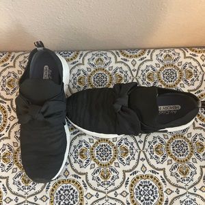 Sketchers memory foam sneakers
